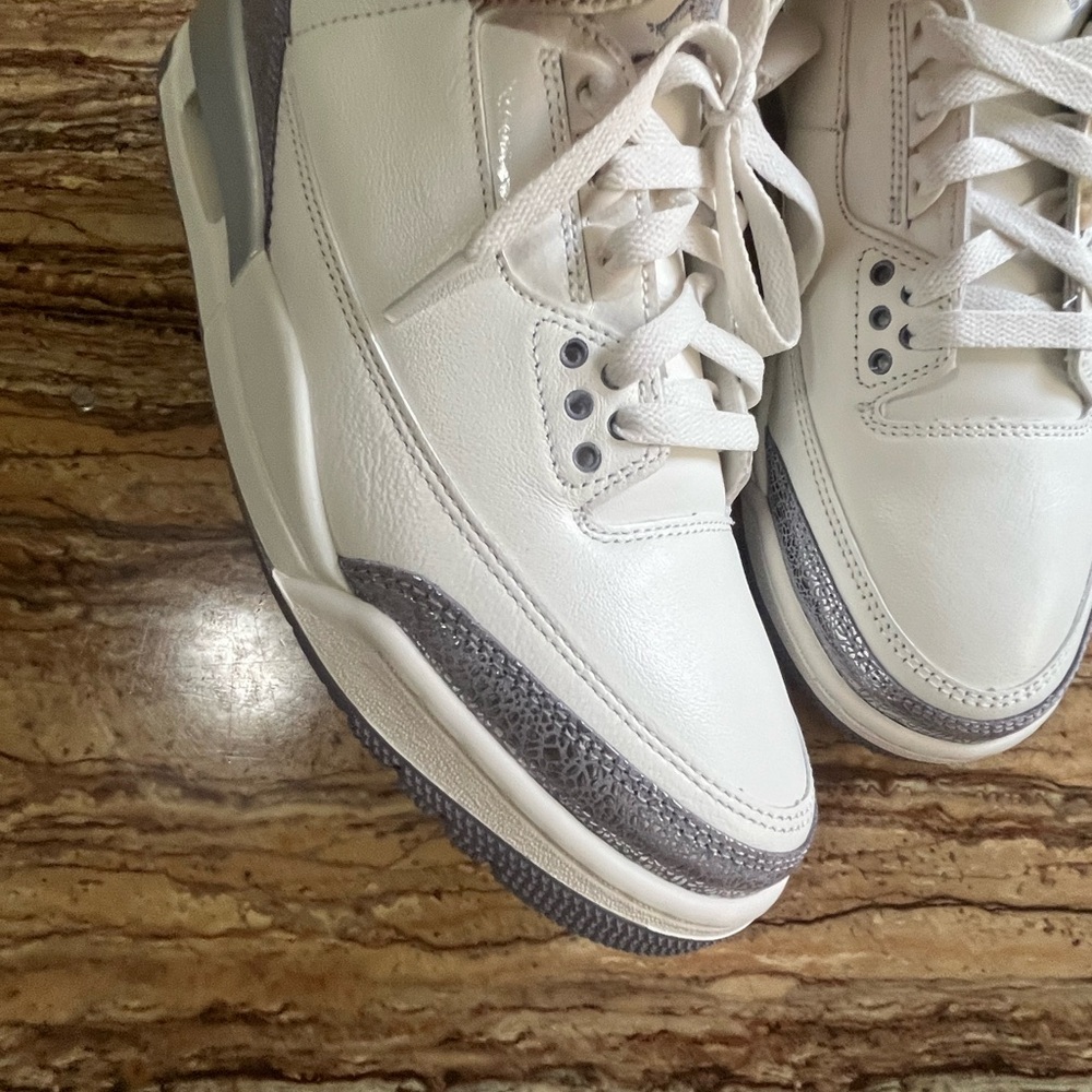 2025 WMNs Air Jordan Retro 3 “Sail Metallic Silver” - Picture 6 of 10